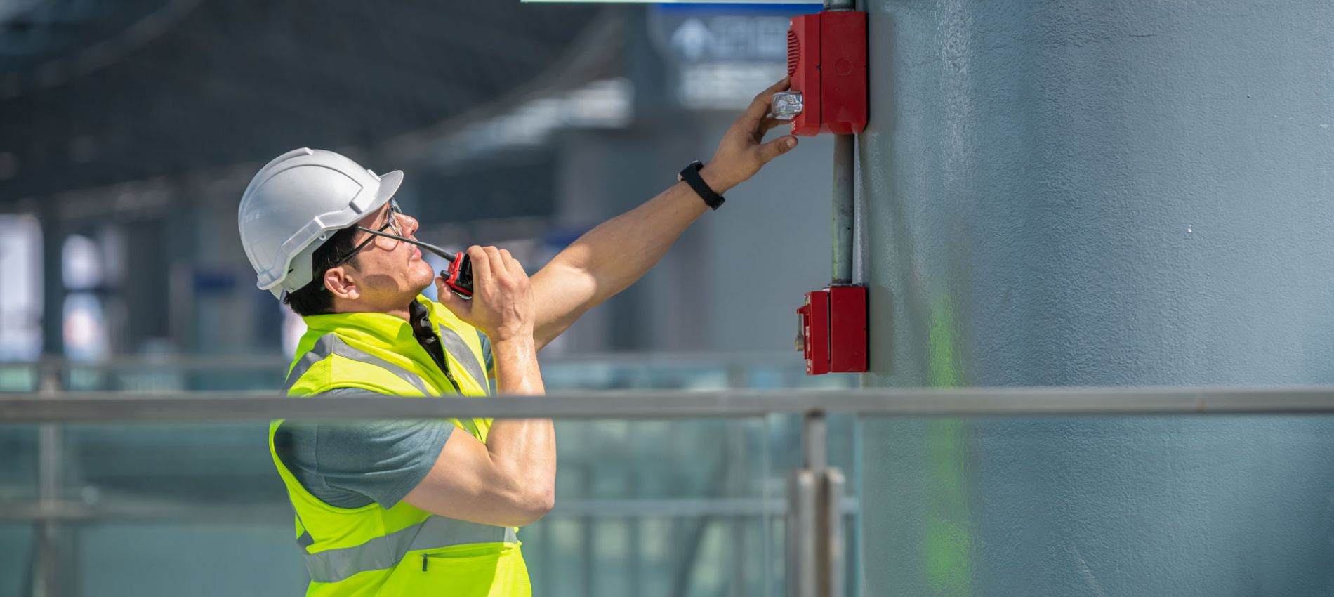 Industrie Tore mit buntem Anstrich